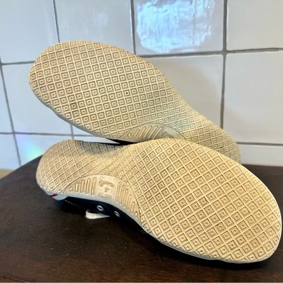 Limited Edition 2009 Converse All Star Sneakers - Picture 4 of 5